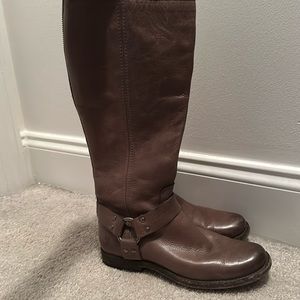Frye Company Boot size 6.B Gray